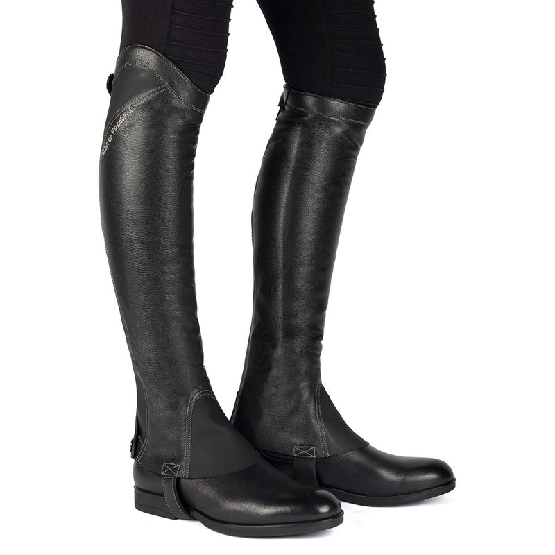 1004<br> Short boots in black calf leather